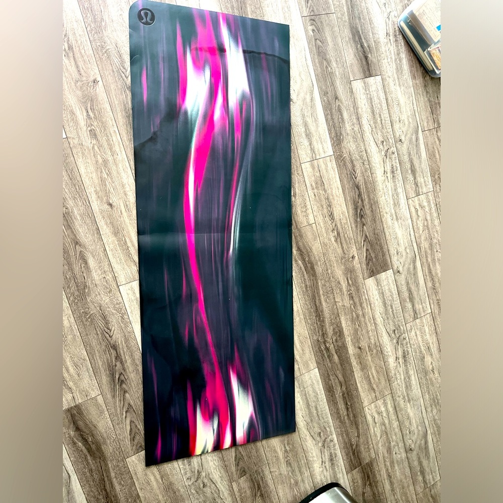 NWOT- Lululemon yoga mat
